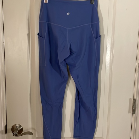 Lululemon align crops with pockets - Picture 3 of 4